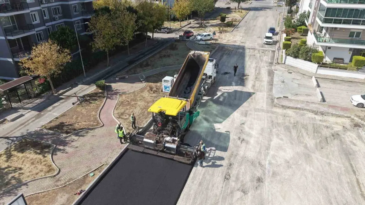Ataşehir ve Harmandalı’da yollar asfaltlanıyor