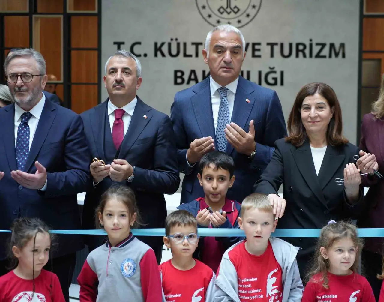 Edirne’de 160 bin kitap kapasiteli yeni İl Halk Kütüphanesi hizmete açıldı