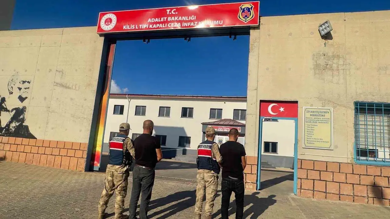 Kilis’te göçmen kaçakçılığı operasyonu: 2 tutuklama