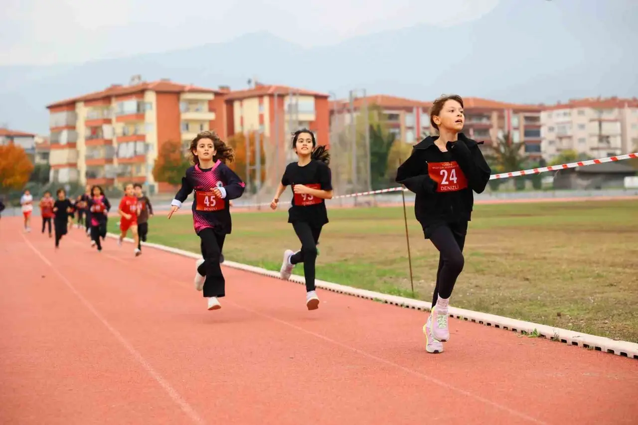 Merkezefendi’de rekor katılımlı Cumhuriyet koşusu