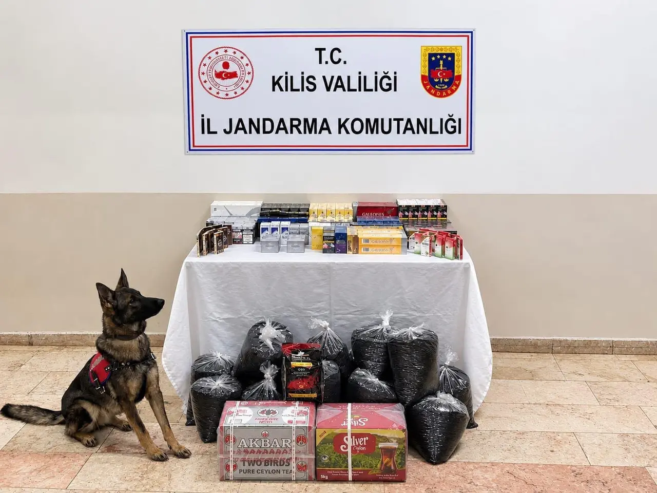 Kilis’te 750 paket kaçak sigara ve 60 kilo kaçak çay ele geçirildi