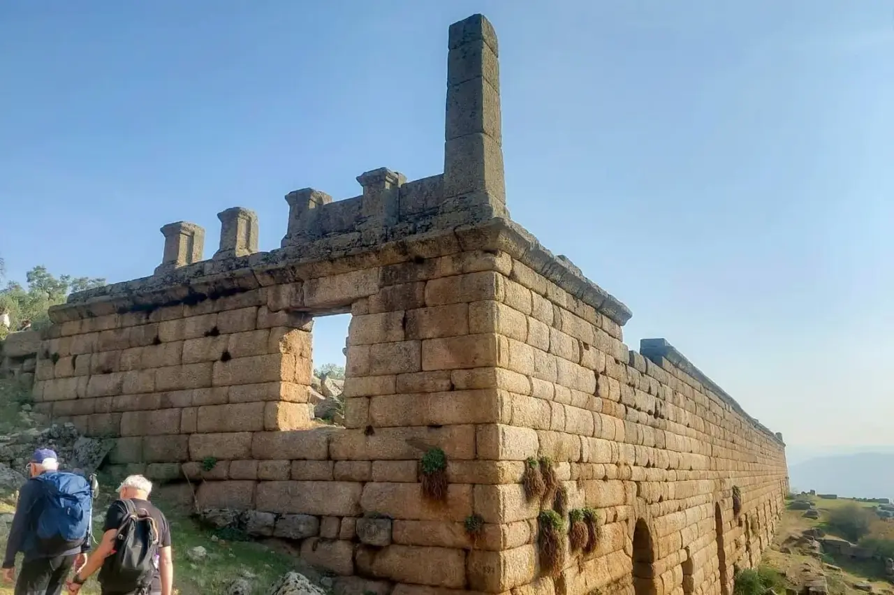 Efeler’den Alinda Antik Kenti’ne Cumhuriyet yürüyüşü