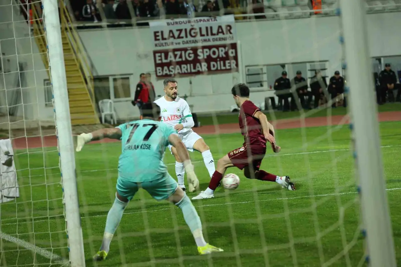 TFF 2. Lig: Isparta 32 Spor: 3 - Elazığspor: 4