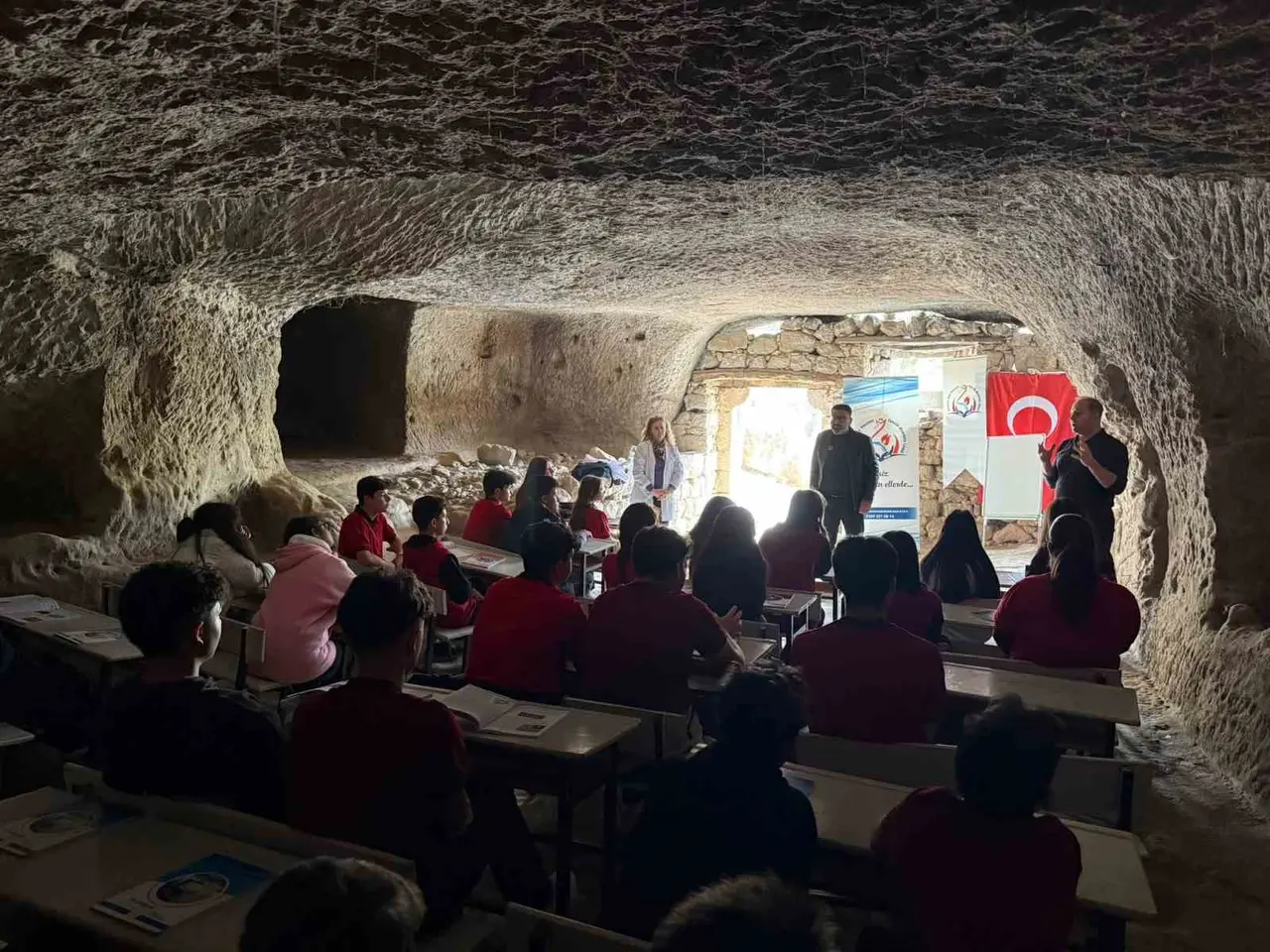 Sınıfa dönüşen tarihi manastır öğrencileri ağırladı