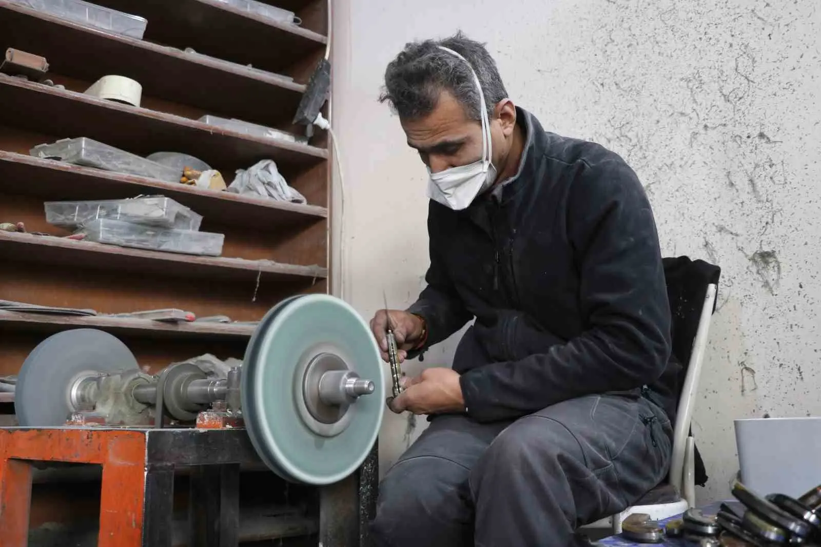 Yaklaşık 30 yıllık boynuzlar bıçak sapına dönüştü, 25 santimlik Sivas bıçağı ilgi odağı oldu