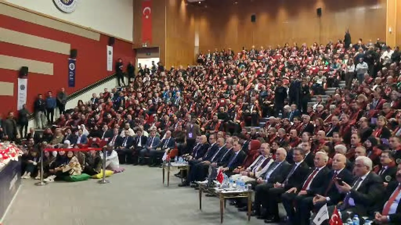 Atatürk Üniversitesinde akademik yıl açıldı: Rektör Hacımüftüoğlu ATAZEKA’yı duyurdu