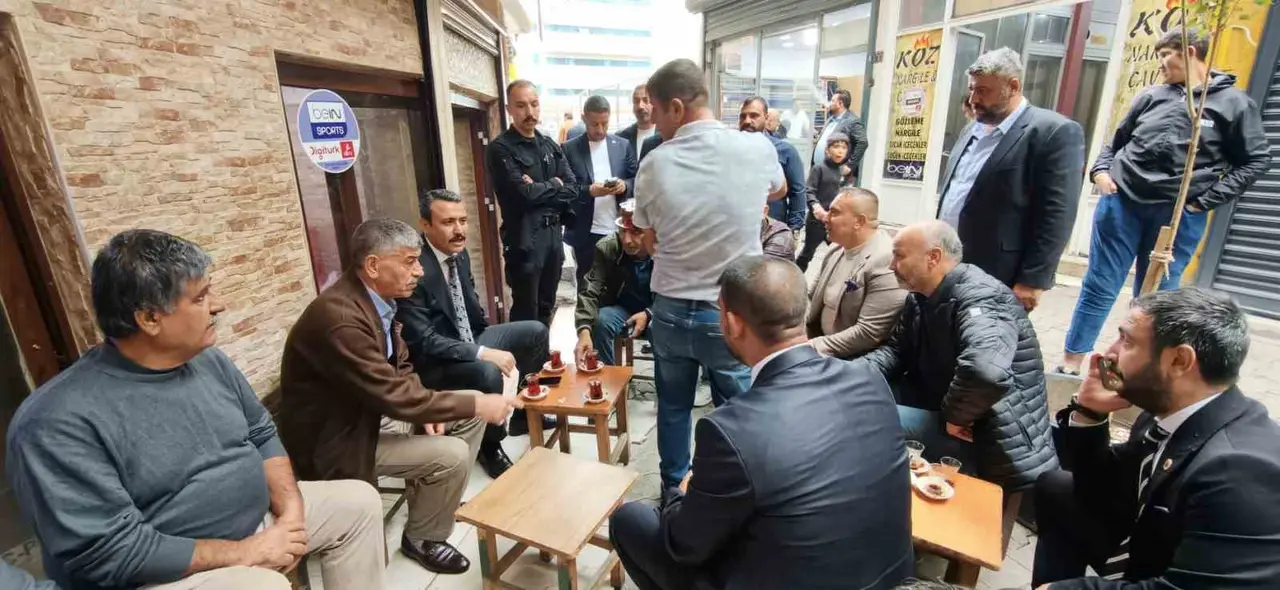 (Düzeltme) MHP Diyarbakır İl Başkanı Özcoşkun sokak sokak gezerek ’Terörsüz Türkiye’ sürecini anlatıyor