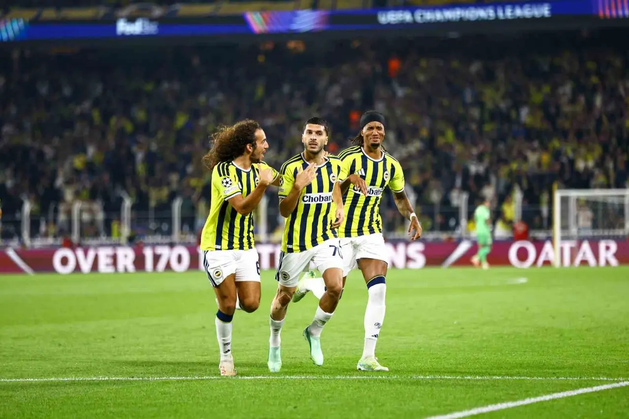 UEFA Şampiyonlar Ligi: Fenerbahçe: 2 - Slavia Prag: 1 (Maç devam ediyor)