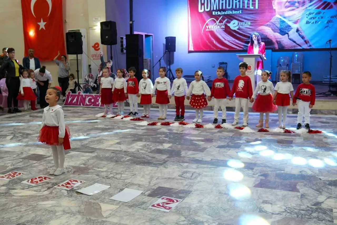 Efeler’de Cumhuriyet Bayramı coşkusu