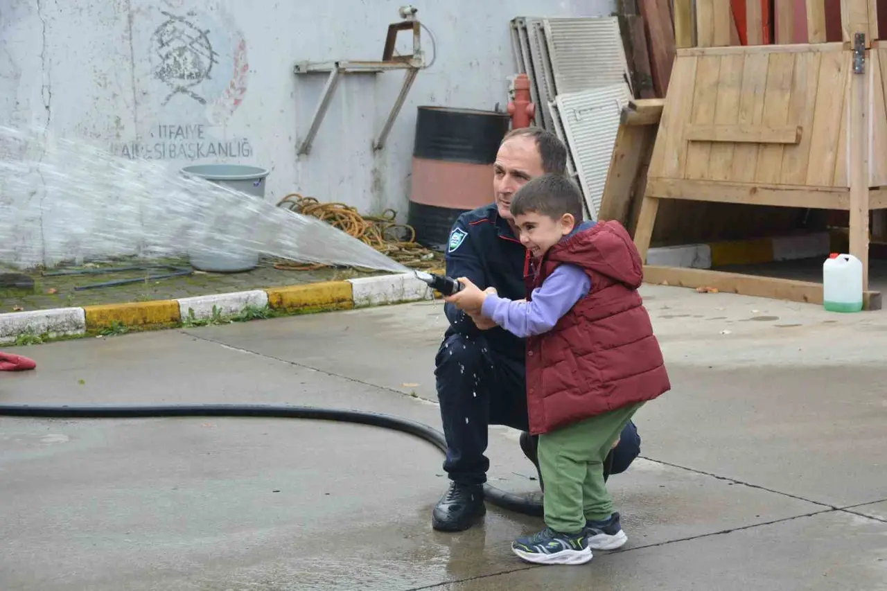 Ordu’da minikler itfaiyecilik mesleğini uygulamalı olarak öğrendi