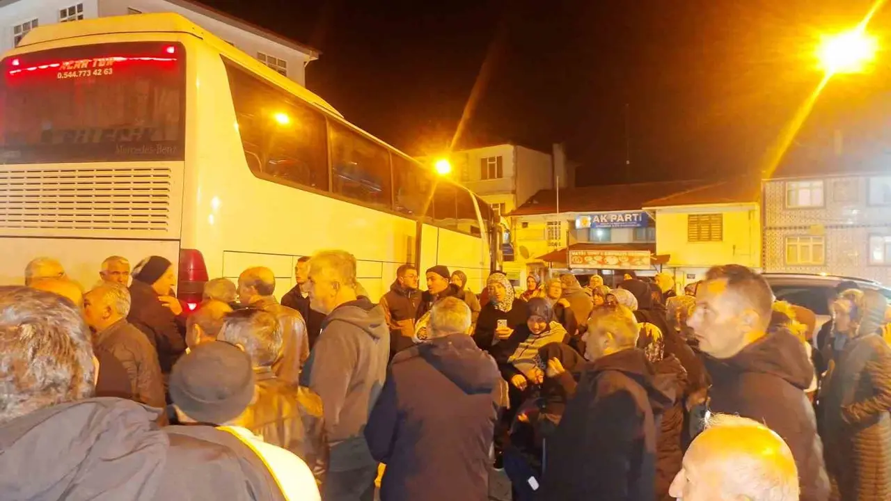 Hisarcık’ta 23 kişilik umre kafilesi dualarla uğurlandı