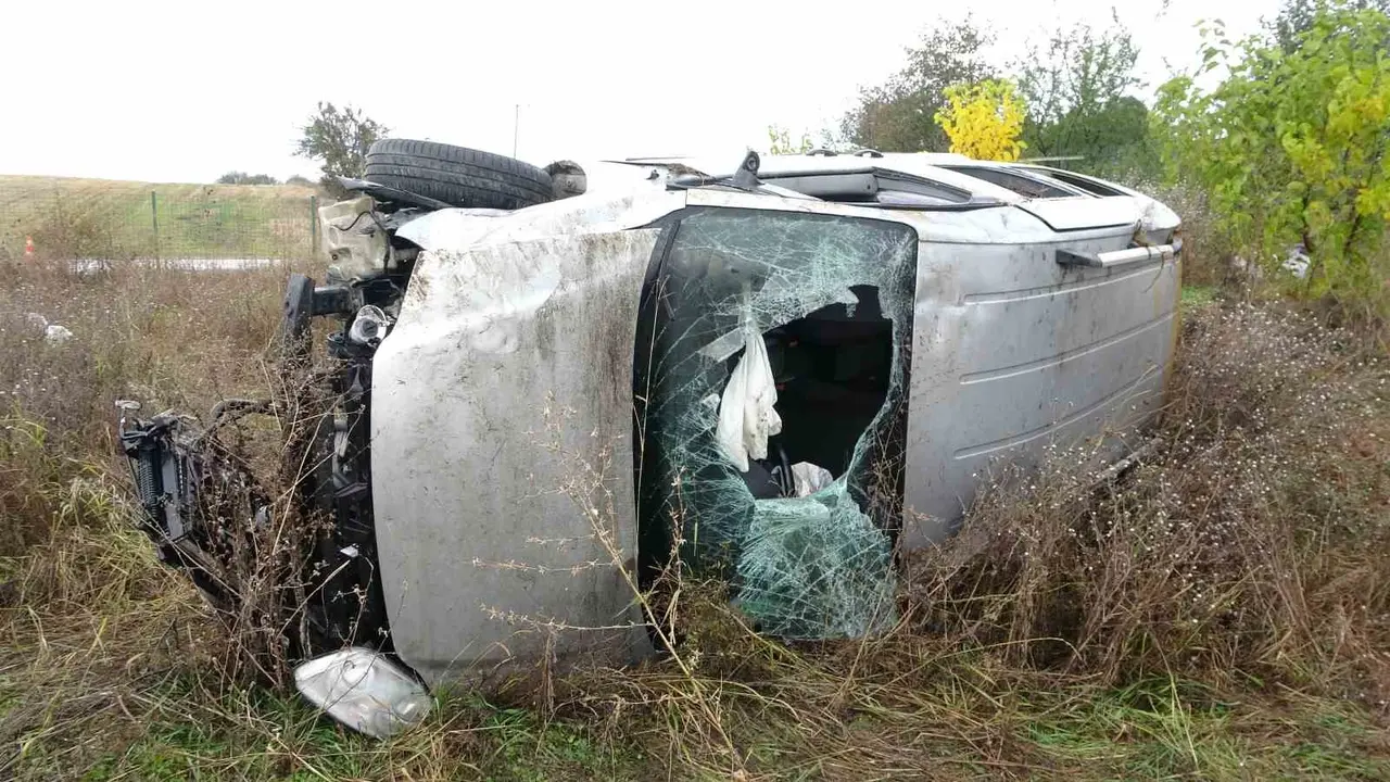 Kastamonu’da yoldan çıkan hafif ticari araç şarample yuvarlandı: 3 yaralı