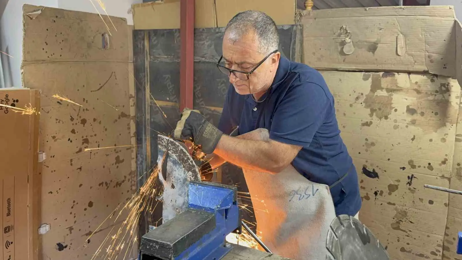 Sağlık memuru hurdayı sanat eserlerine dönüştürüyor