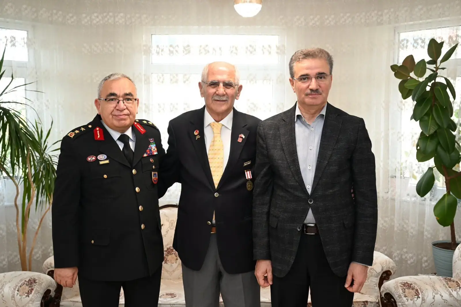 Vali Aydın Baruş’tan Şehit Ailesi ve Kıbrıs Gazisine anlamlı ziyaret