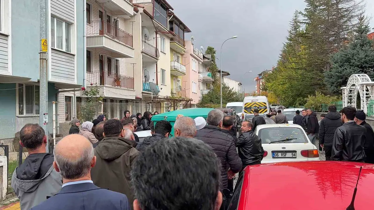 Kütahya’da trenin çarptığı 18 yaşındaki genç toprağa verildi
