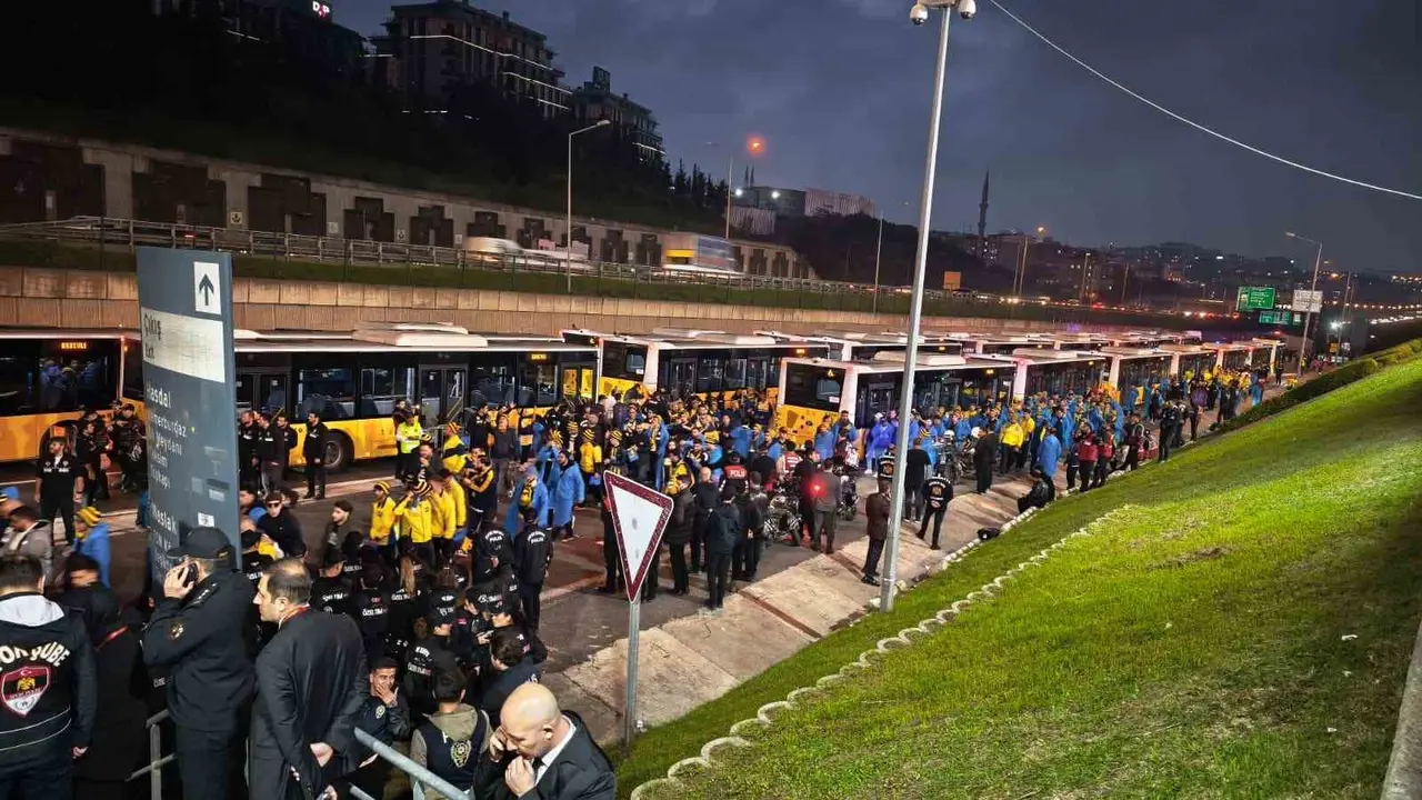 Fenerbahçe taraftarları, RAMS Park’a geldi