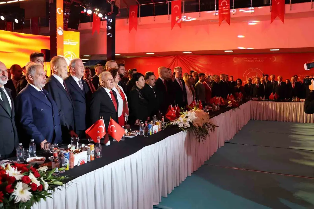 Vali Gökmen Çiçek: "Tarihi mücadelelerle, zaferlerle şekillenmiş köklü bir milletin evlatlarıyız"