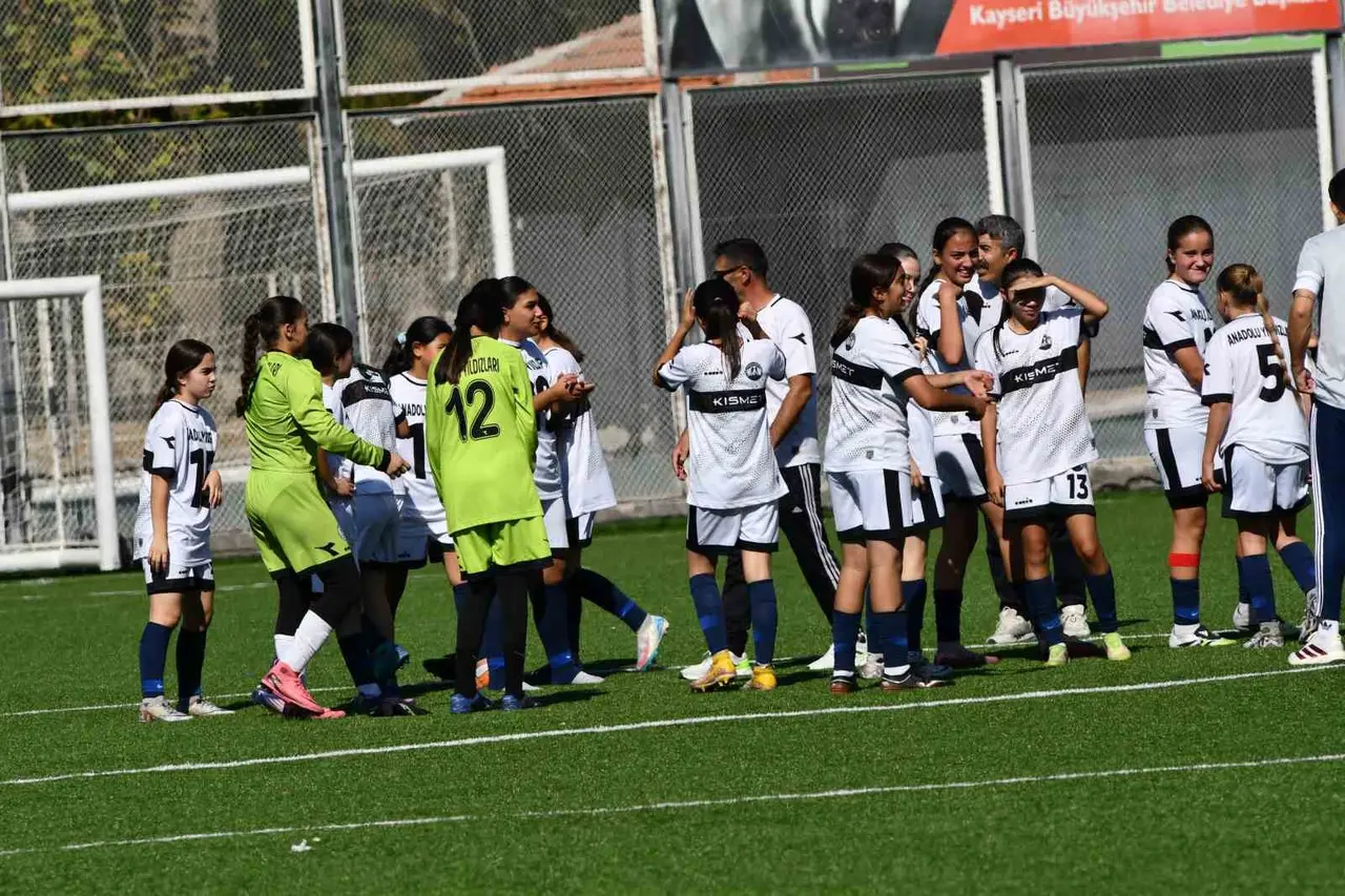 Anadolu Yıldızları, Gençlerbirliği’ni 3-1 ile geçti