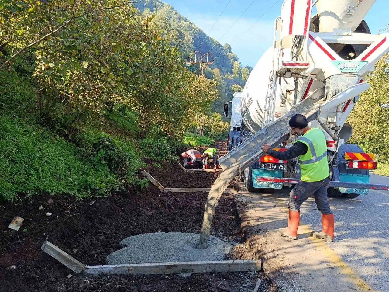 Düzce’de beton kanal çalışmaları sürüyor