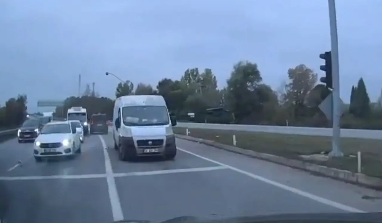 Trafiği birbirine katan uyuşturucu kuryesi film gibi kovalamaca ile yakalandı