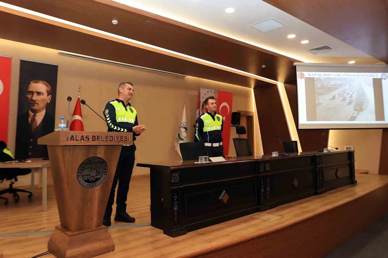 Talas’ta emniyet kemeri hayat kurtardı