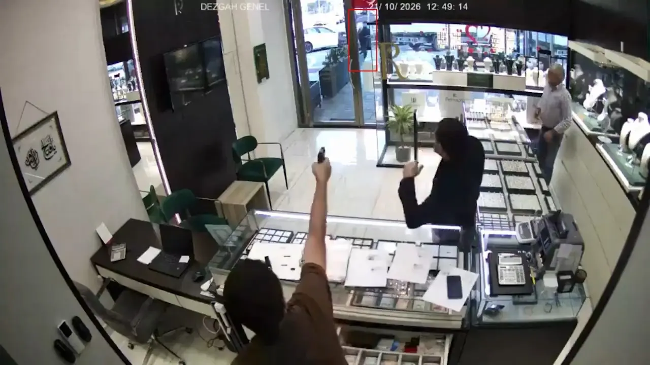 Esenyurt’ta kuyumcuya düzenlenen silahlı saldırının yeni görüntüsü ortaya çıktı