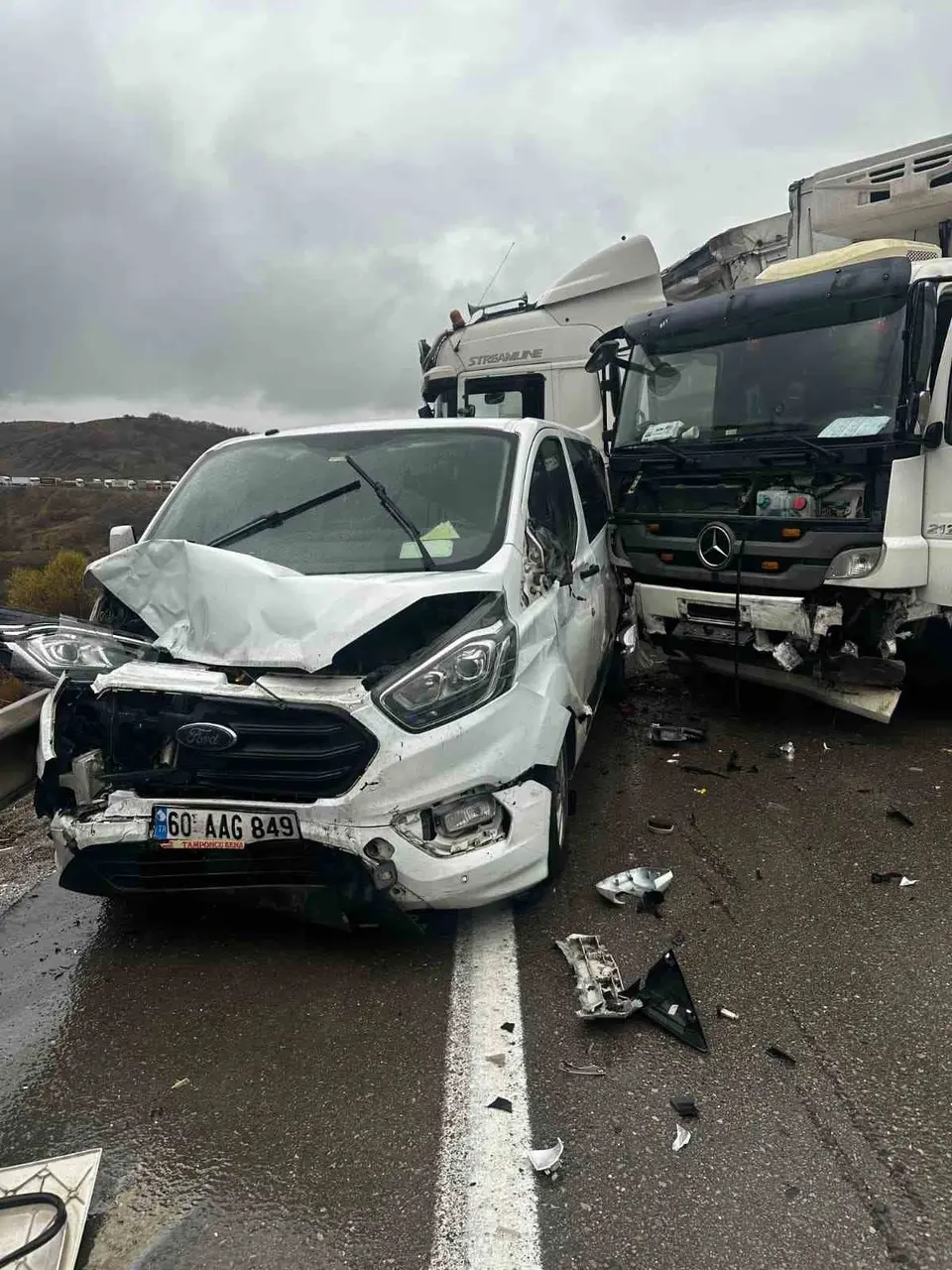 Erzurum’un Aşkale ilçesinde zincirleme trafik kazası: 3 araç birbirine girdi