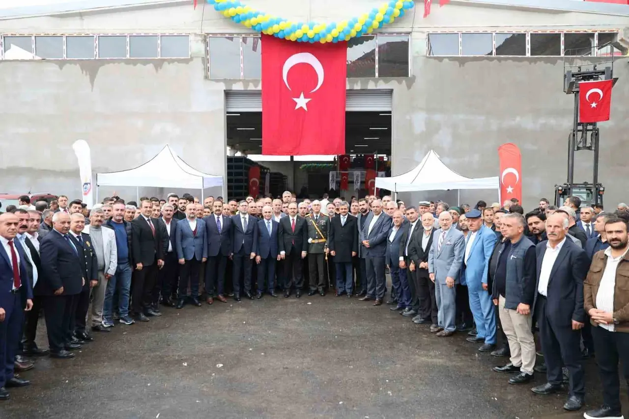 Siirt’te Cumhuriyet coşkusu altyapı yatırımlarıyla taçlandı