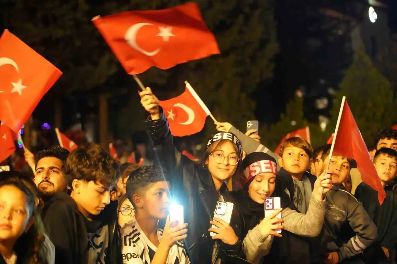Sefo konserinde binlerce kişi bayram coşkusu yaşadı