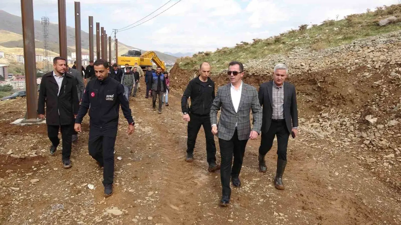 Bitlis’te çığ riskine karşı önlem çalışmaları sürüyor