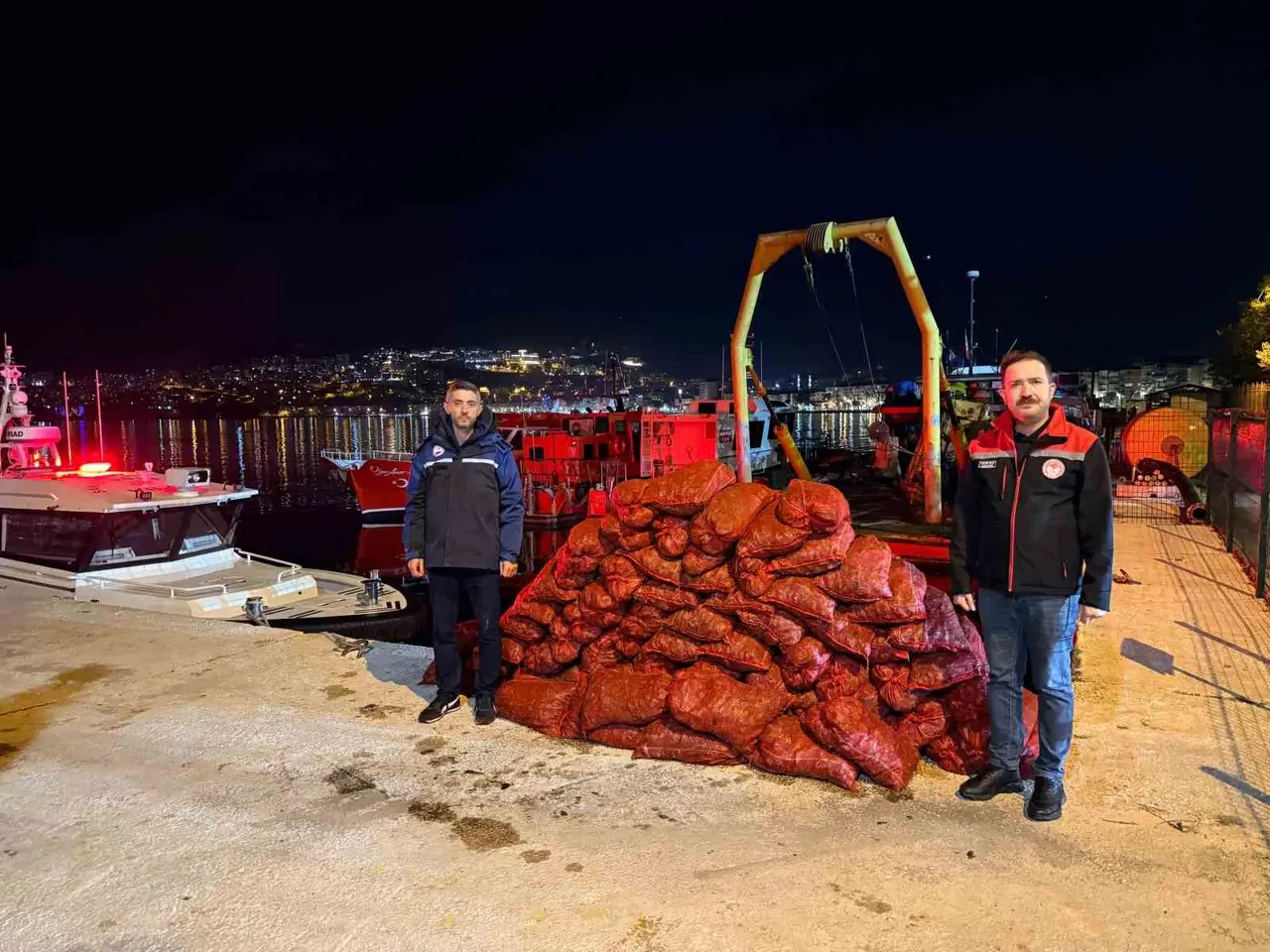Gemlik’te kaçak midye avına geçit yok: 174 bin TL ceza