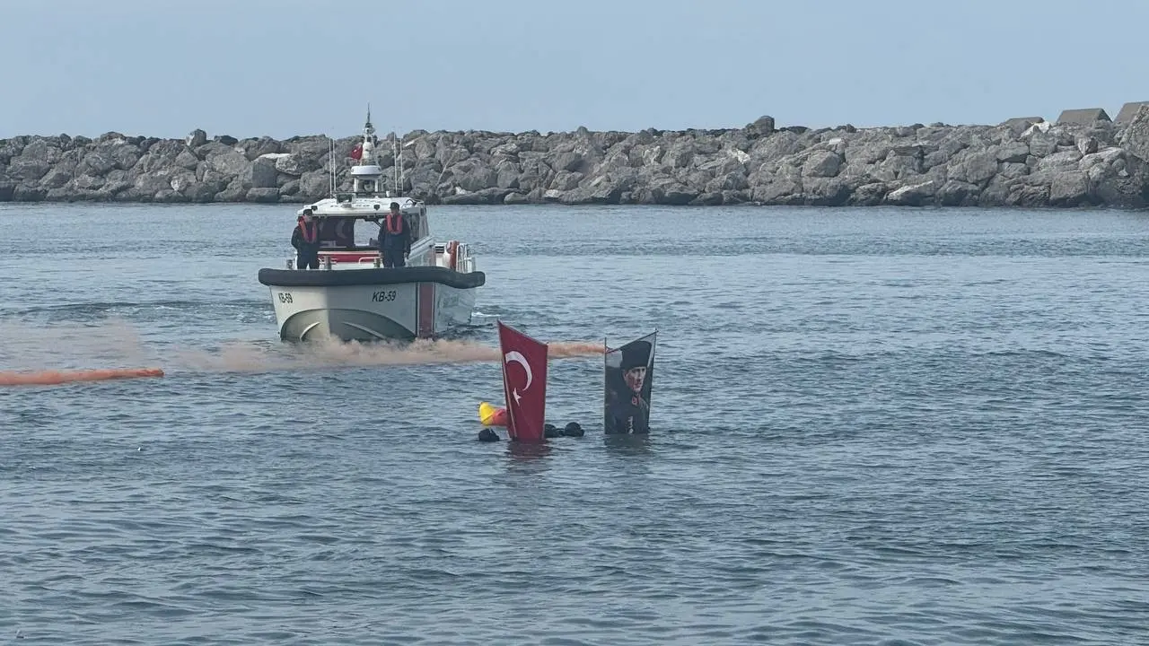 Zonguldak Limanı’nda Cumhuriyet Bayramı’na özel deniz gösterisi
