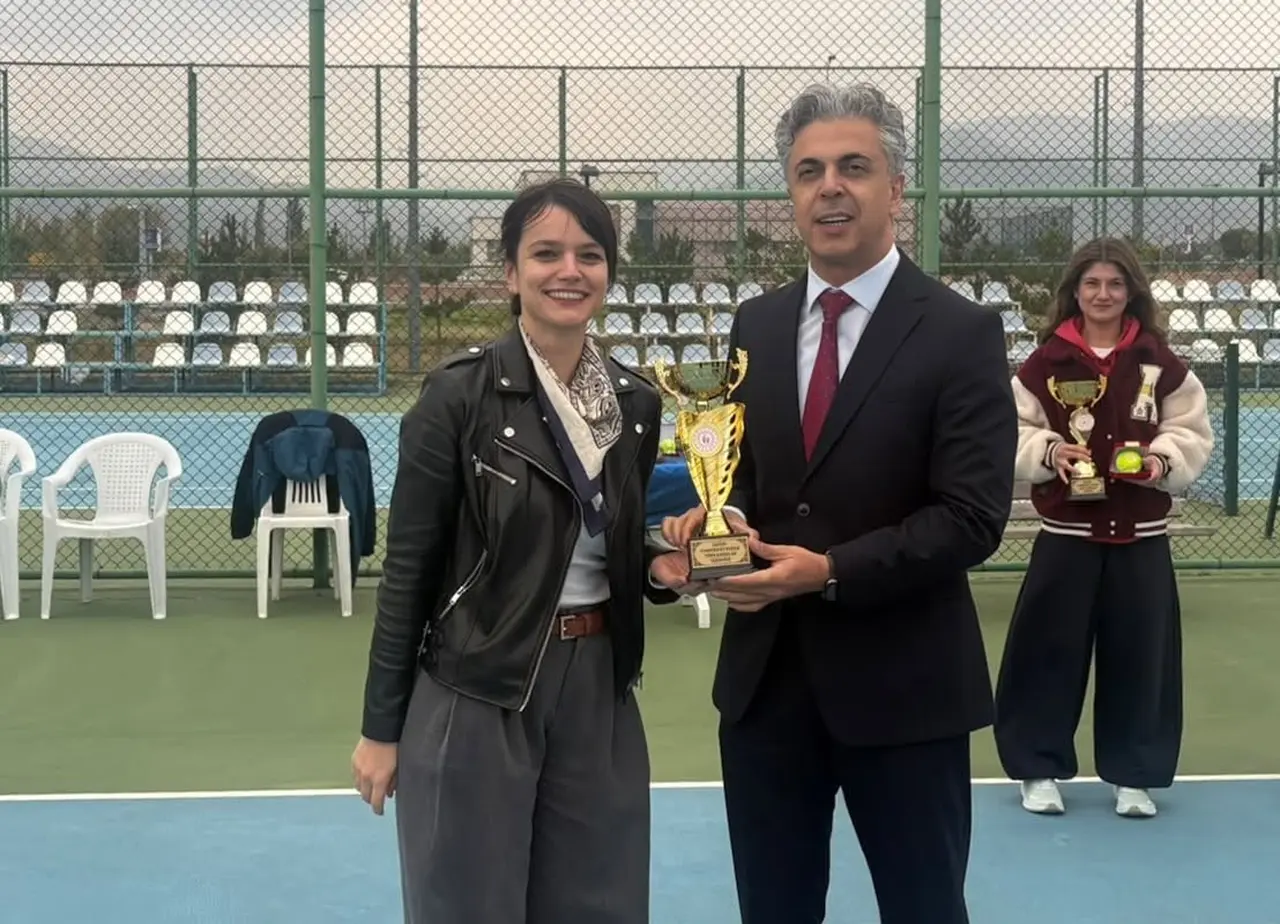 EBYÜ’de Cumhuriyet Bayramı tenis turnuvası düzenlendi