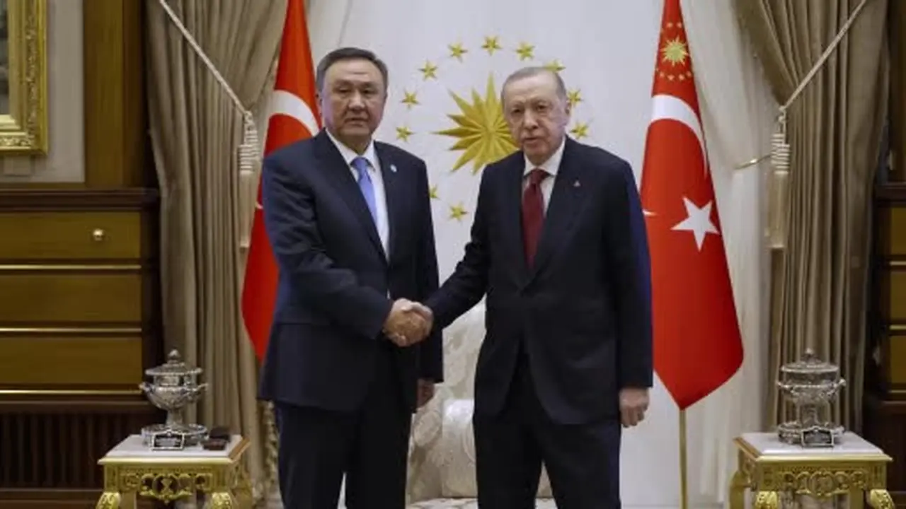 Cumhurbaşkanı Erdoğan, Türk Devletleri Teşkilatı Genel Sekreteri Kubanıçbek Ömüraliyev’i kabul etti