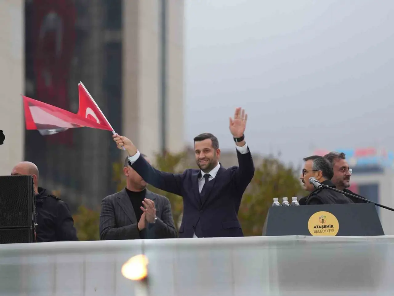 Ataşehir’de 29 Ekim coşkuyla kutlandı: "Ülkemizi Cumhuriyet’e yakışır şekilde ileri taşımaya devam edeceğiz"