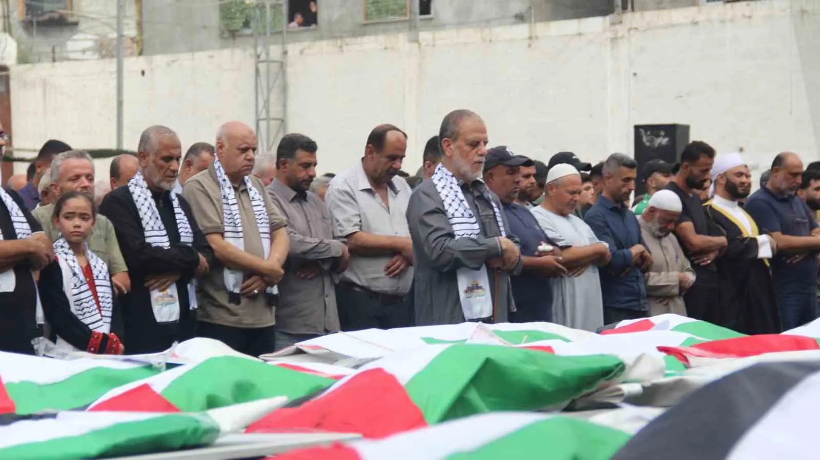 Gazze’de 3 yıl sonra enkazdan çıkarılan 75 Filistinli için cenaze töreni