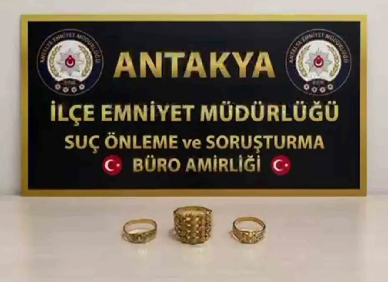 100 bin TL’lik vurgun için 200 kilometre yol kat eden suç makinelerinin kuyumcudan yüzük çaldıkları anlar kamerada