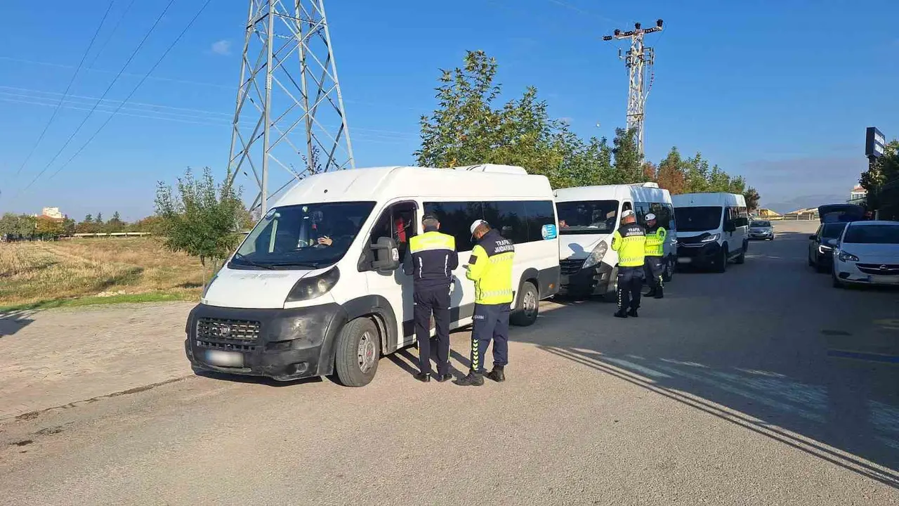 Karaman’da jandarma ekiplerinden okul çevrelerinde sıkı kontrol