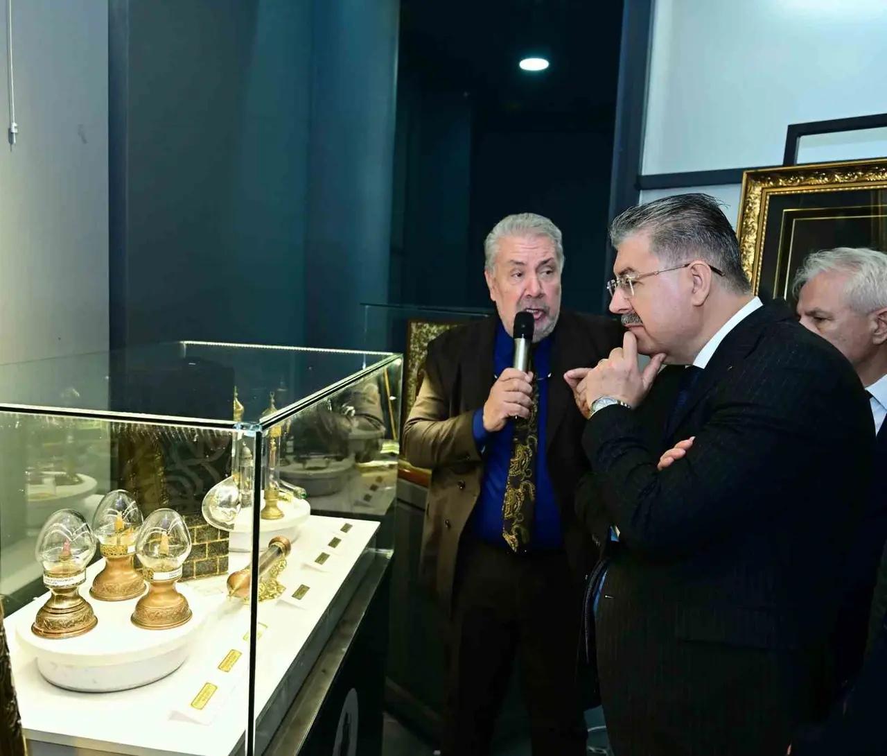 Mukaddes Emanetler ve Kâbe Örtüleri Sergisi açıldı