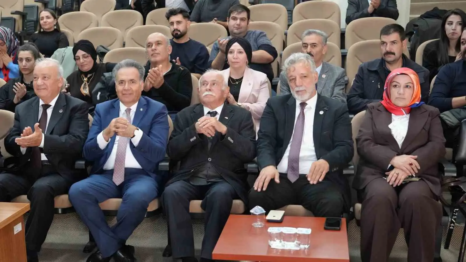 Prof. Dr. Durmuş Boztuğ, Türk irfan geleneğinin tarihsel izlerini anlattı