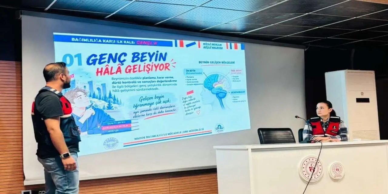 Jandarmadan üniversite öğrencilerine bilgilendirme eğitimi