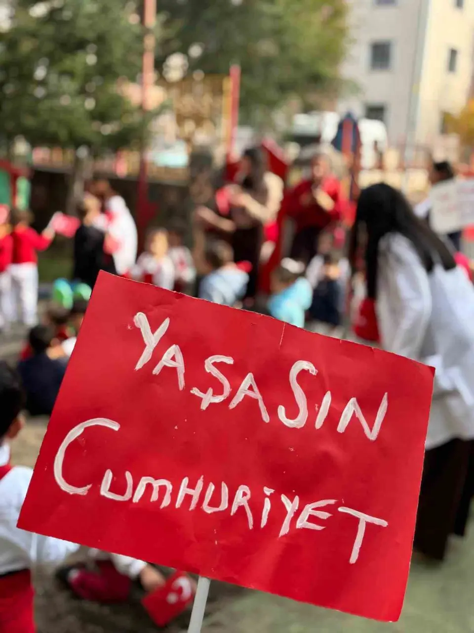 Kars’ta minik yüreklerin Cumhuriyet coşkusu sokaklara taştı