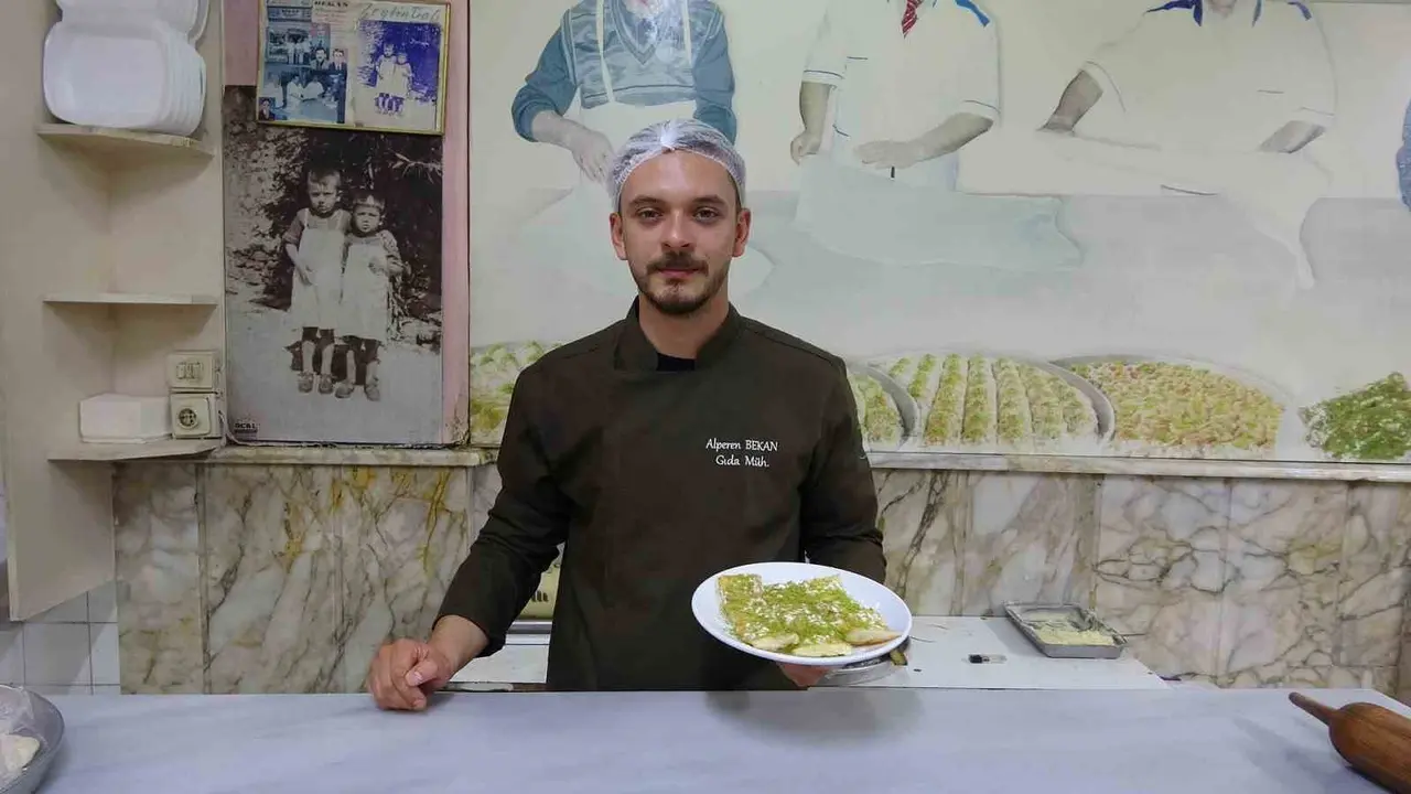 Cumhuriyet Bayramı’na özel ay yıldızlı katmer