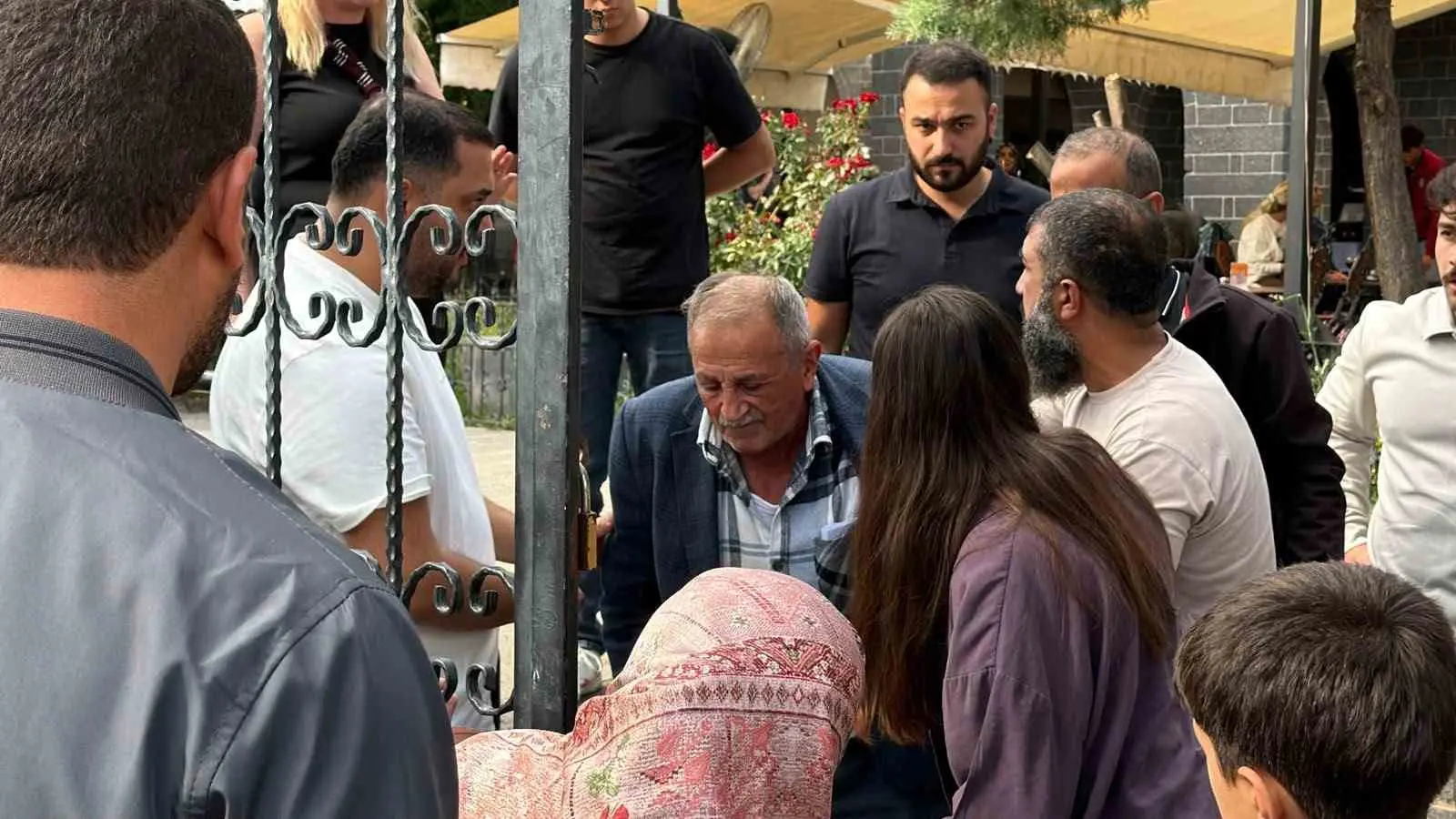 Yediği kuru yemişler nefes borusuna kaçan şahıs, "Heimlich" manevrasıyla hayata tutundu