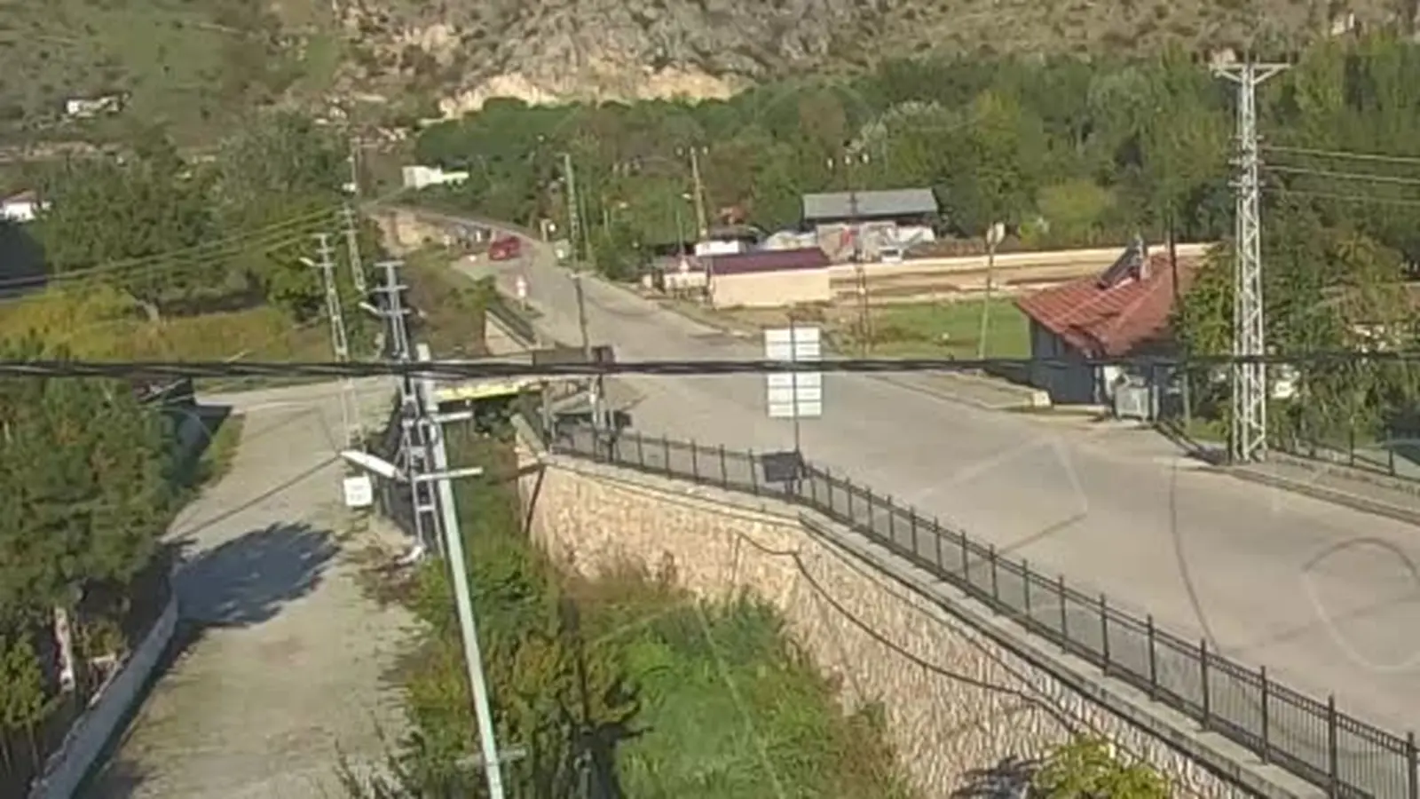 Amasya’da minibüsün dereye uçtuğu kaza kamerada