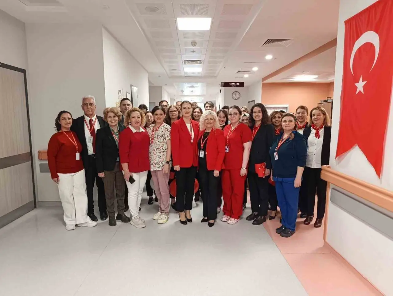 Cumhuriyet Bayramı coşkusu hastane koridorlarına taşındı