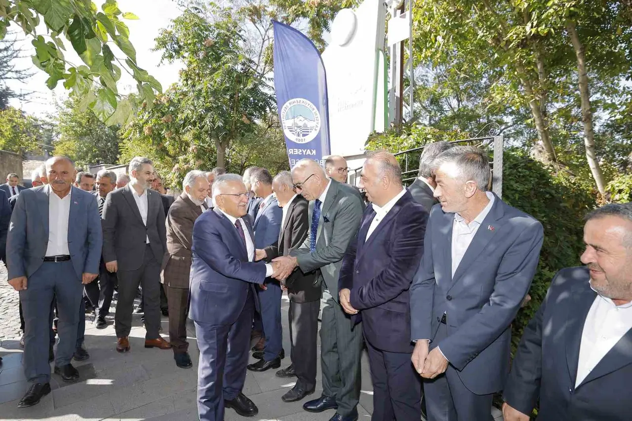 Başkan Büyükkılıç, Talas ve Hacılar’da muhtarlarla istişare toplantıları gerçekleştirdi