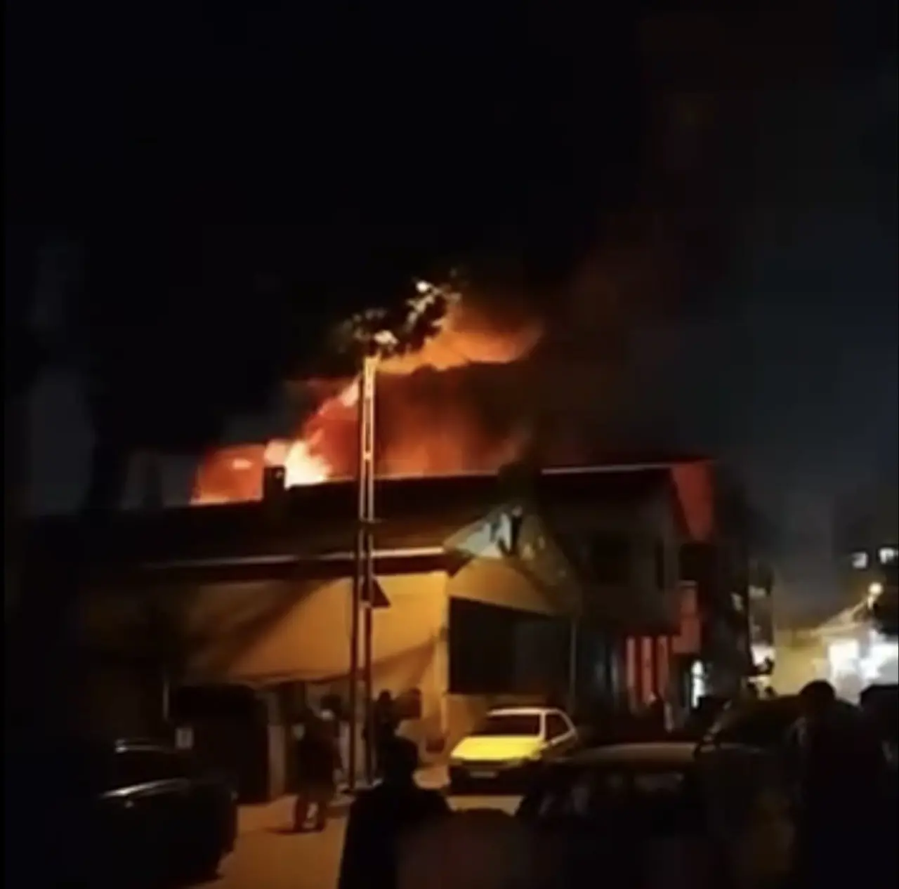 Beykoz’da kulübede çıkan yangın 2 binaya sıçradı