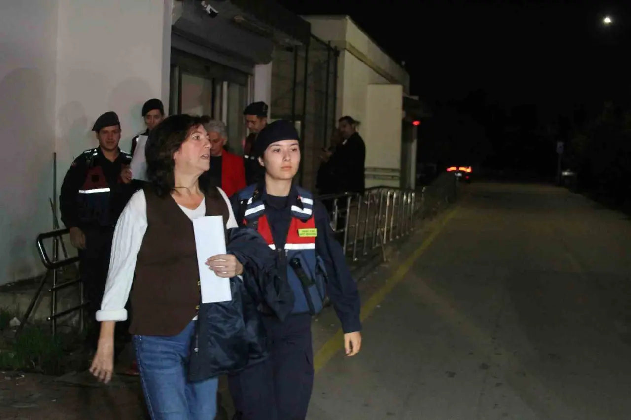 Çukurova Belediyesi soruşturmasında mevcut başkan Emrah Kozay dahil 34 şüpheli tutuklandı