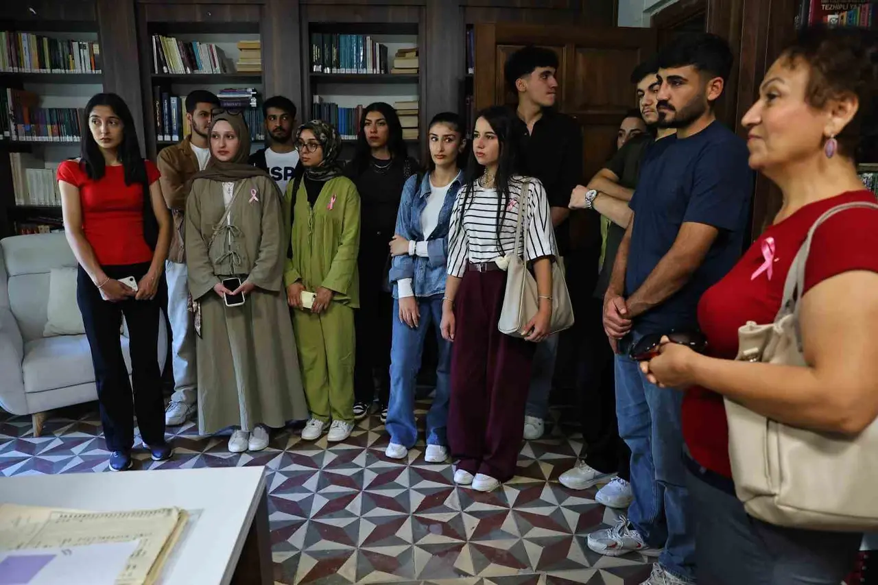 Üniversite öğrencileri Antalya’nın tarihi ve kültürel zenginliklerini keşfettiler